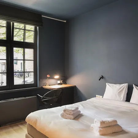 Vesting Hotel